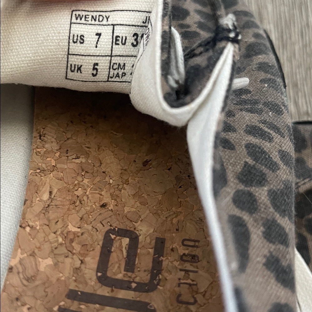 Hey dudes Wendy  Leopard Print Shoes slip on size 7 animal print sneakers - Picture 6 of 7